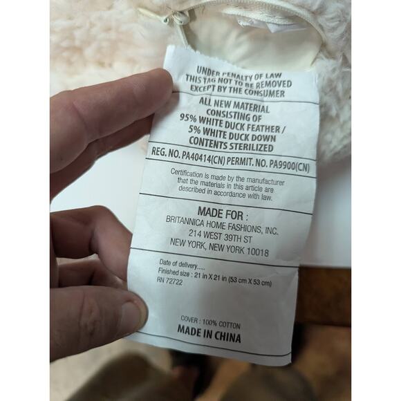 UGG Bliss Sherpa 21" x 21"  New White Duck Feather Blue white Pillow w/ Insert - Picture 6 of 6